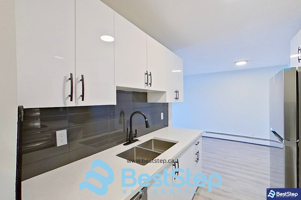 10837 117 St NW